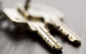 image of house keys on hall table