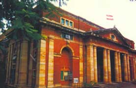 photograph of Nagpur University, where Uttara studied