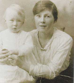 photo of Mary Sutton with infant daughter Phyllis