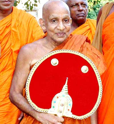 photo of a Sri Lankan chief monk