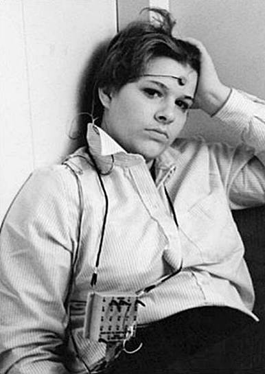 photo of Tina Resch being tested in the laboratory (2)